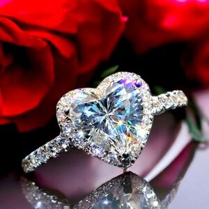 💥2/$24 or 3/$30💥 Silver heart ring with  inlaid zircon crystals. NWT. Sz 8